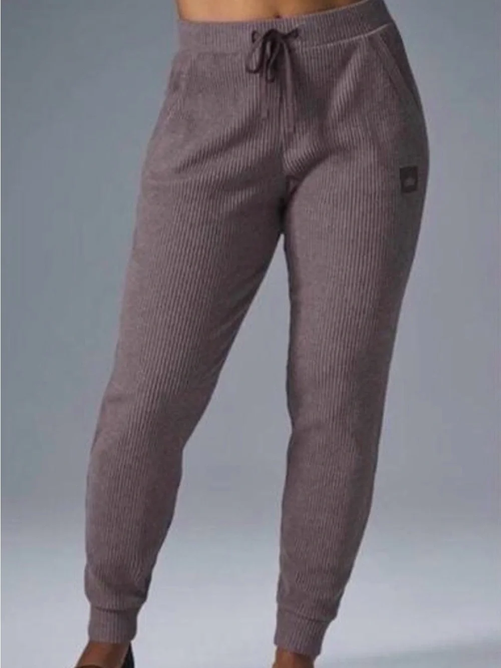 EUC ALO Yoga Muse Ribbed Knit joggers in Raisinette Size XXS